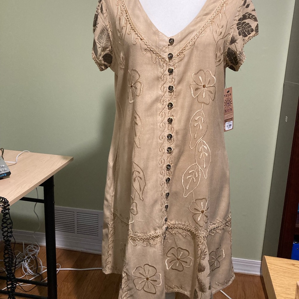 Bohemian style dress. Short sleeve.